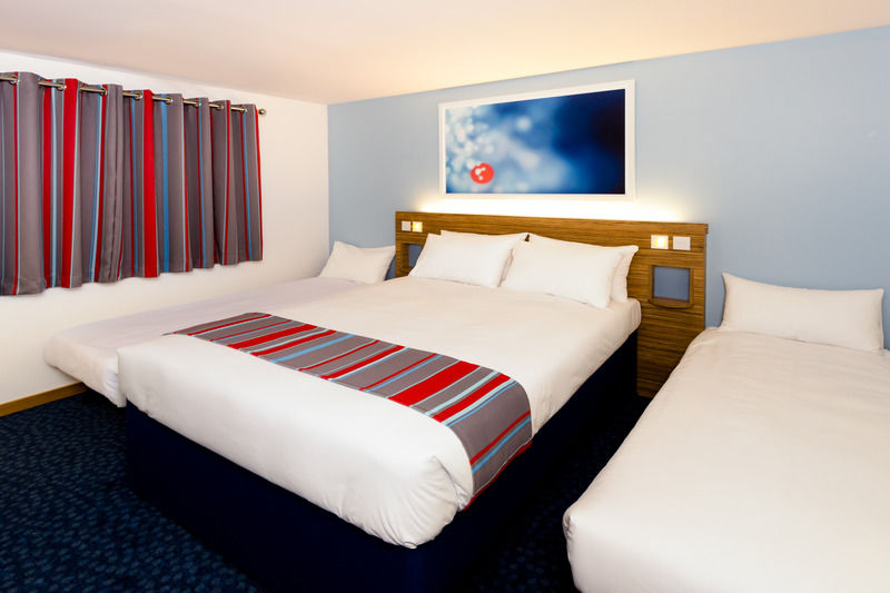 Travelodge Edinburgh Airport מראה חיצוני תמונה